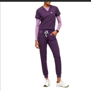 Figs set - Catarina one-pocket scrub top and Zamora joggers
